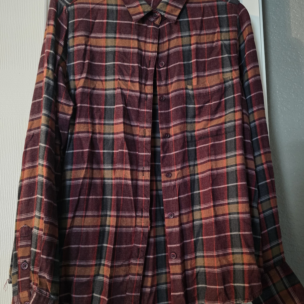 Patterned Women's Tops Collection - Picture 4 of 5